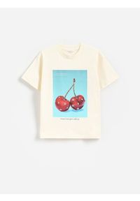 Reserved - T-shirt z nadukiem - kremowy. Kolor: kremowy. Materiał: bawełna
