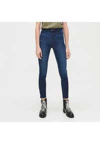 Cropp - Jeansy high waist - Granatowy. Stan: podwyższony. Kolor: niebieski. Materiał: jeans #1