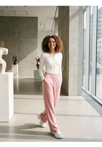 Sinsay - Spodnie z szeroką nogawką - różowy. Kolor: różowy #1