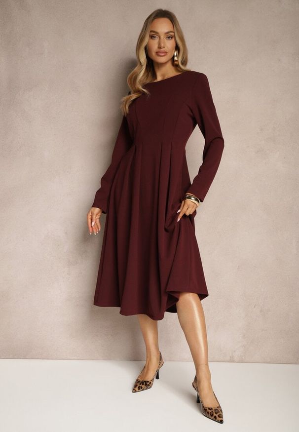 Renee - Bordowa Rozkloszowana Sukienka w Eleganckim Stylu Temilissa. Okazja: na co dzień, na spotkanie biznesowe, na imprezę. Kolor: czerwony. Typ sukienki: rozkloszowane. Styl: elegancki