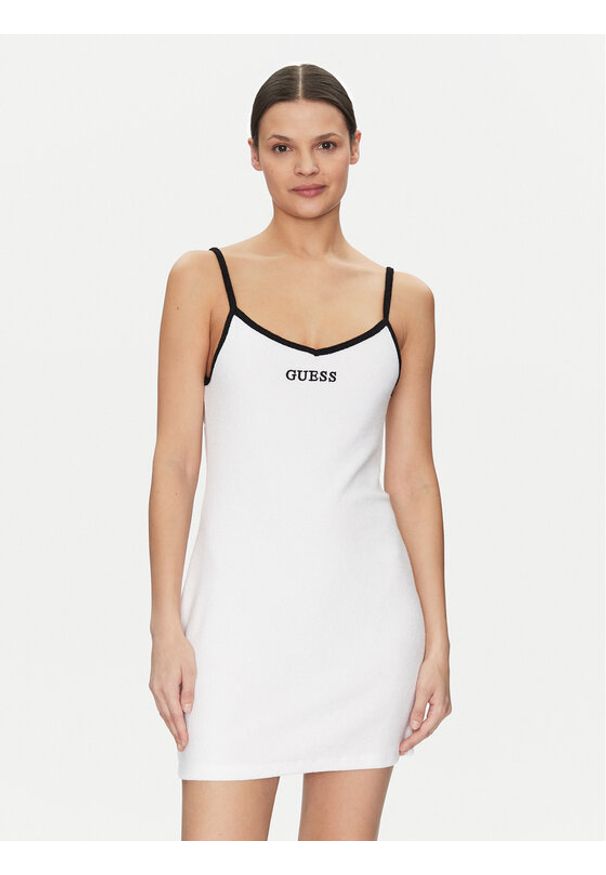 Guess Sukienka codzienna E5GK15 KCQV1 Biały Bodycon Fit. Okazja: na co dzień. Kolor: biały. Materiał: bawełna. Typ sukienki: bodycon, proste. Styl: casual