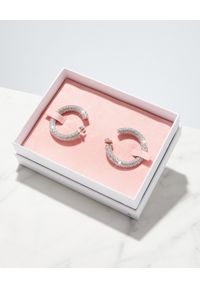 AMINA MUADDI - Kolczyki z kryształami Cameron Medium. Materiał: srebrne, metalowe. Kolor: srebrny. Kamień szlachetny: kryształ #9