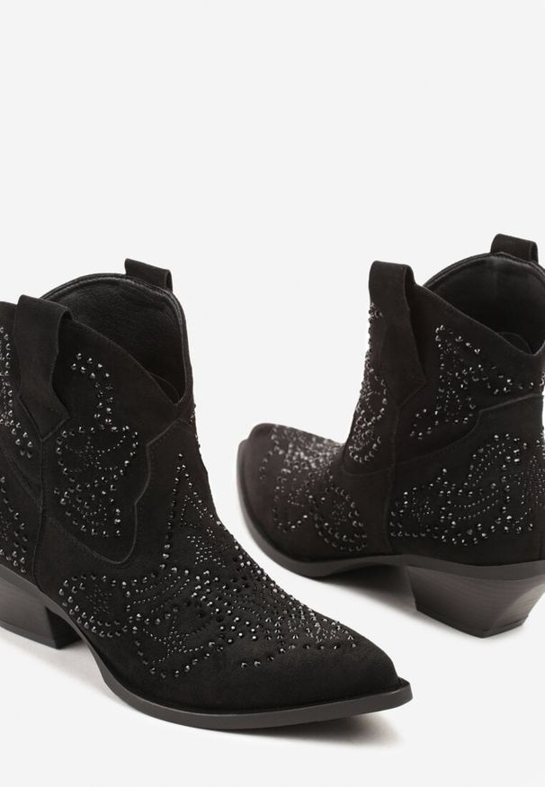 Born2be - Czarne Niskie Botki Kowbojki Zdobione Cyrkoniami Lannore. Okazja: na co dzień. Kolor: czarny. Materiał: jeans. Wzór: aplikacja. Sezon: zima, jesień. Styl: casual, klasyczny