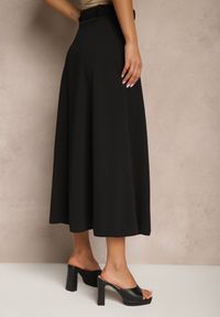 Renee - Czarna Spódnica o Rozkloszowanym Kroju Melobia. Okazja: na co dzień. Kolor: czarny. Wzór: aplikacja, gładki. Styl: elegancki, casual #3