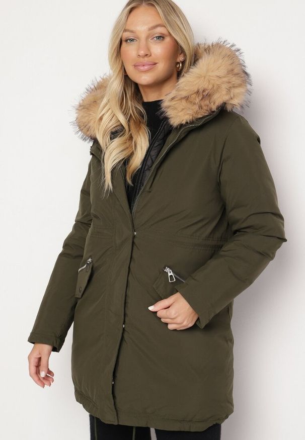 Born2be - Zielona Kurtka Parka z Dwustronnym Suwakiem i Kapturem z Odpinanym Futerkiem Ediliria. Kolor: beżowy. Materiał: futro. Sezon: zima