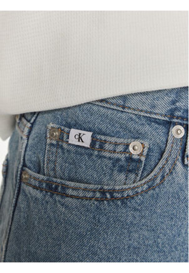 Calvin Klein Jeans Szorty jeansowe J20J222800 Niebieski Mom Fit. Kolor: niebieski. Materiał: bawełna