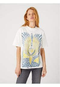 Wrangler T-Shirt Girlfriend W7R9EEW04 112334760 Biały Regular Fit. Kolor: biały. Materiał: bawełna