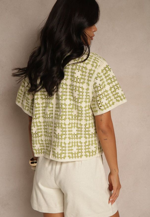 Renee - Zielona Koszula z Bawełny Ozdobiona Geometrycznym Wzorem Melundria. Okazja: na spacer, na spotkanie biznesowe, na co dzień. Kolor: zielony. Materiał: bawełna. Wzór: geometria, aplikacja. Styl: elegancki, casual, klasyczny, biznesowy