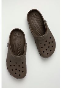 Crocs klapki Classic męskie kolor brązowy 10001. Nosek buta: okrągły. Kolor: brązowy. Materiał: guma #5