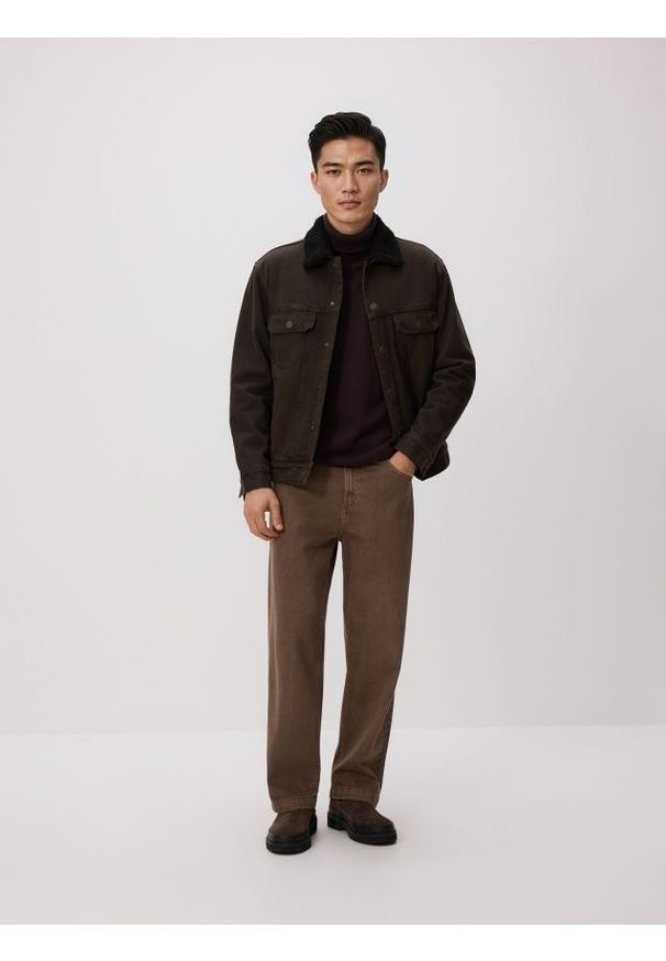 Reserved - Jeansowa kurtka sherpa - brązowy. Kolor: brązowy. Materiał: jeans