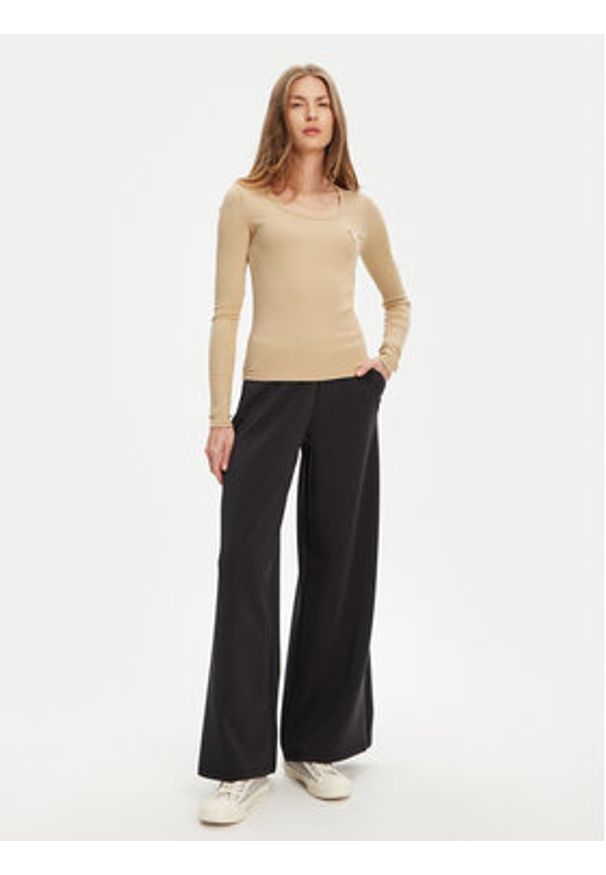 Guess Bluzka V4BP07 K8RT2 Beżowy Regular Fit. Kolor: beżowy. Materiał: wiskoza