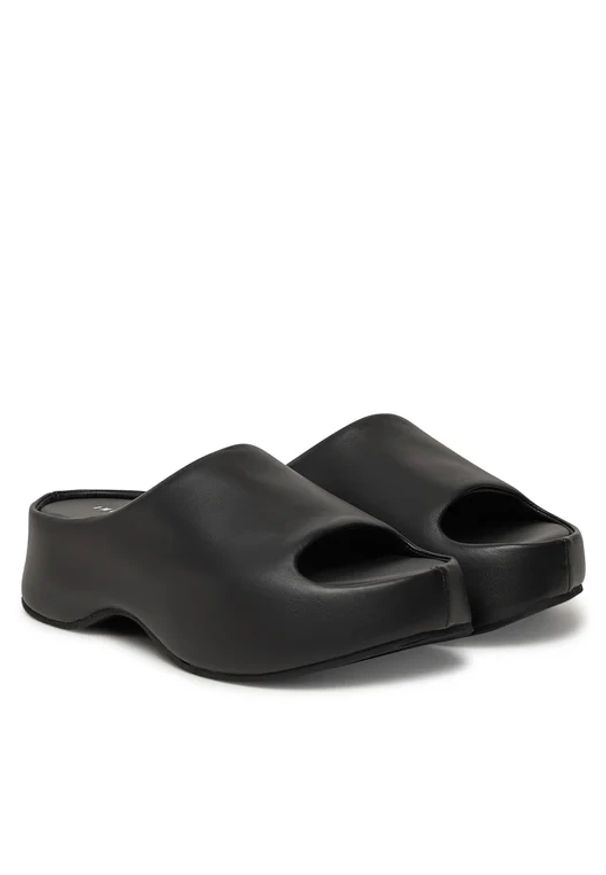 Inuikii - INUIKII CLOG LEATHER Klapki damskie. Okazja: na co dzień, na spacer. Kolor: czarny. Materiał: skóra. Obcas: na platformie. Styl: casual, elegancki, klasyczny