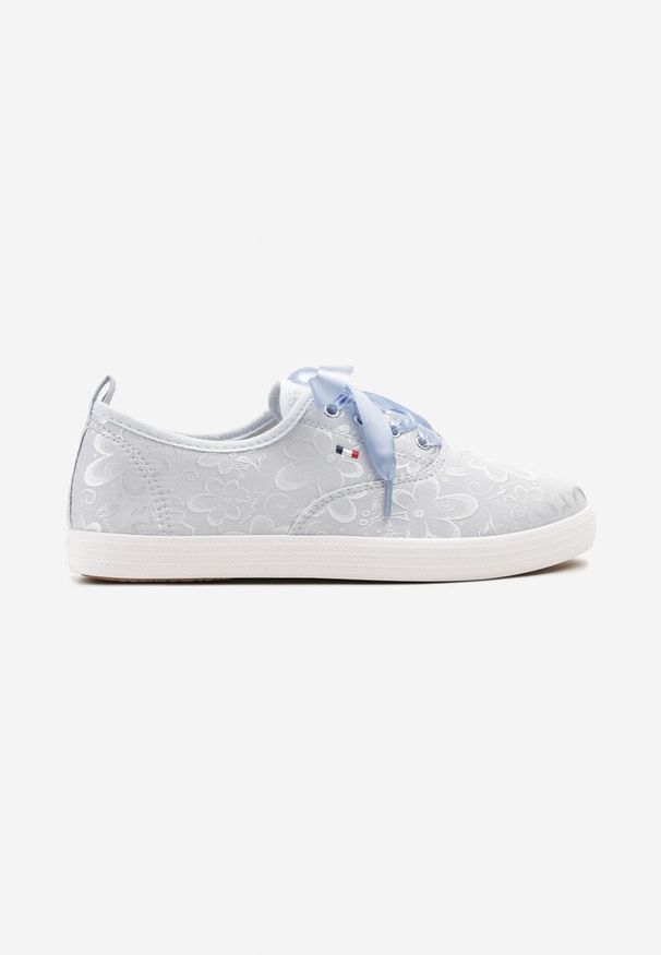 Born2be - Jasnoniebieskie Tenisówki Zdobione Tłoczonym Wzorem z Ozdobnymi Sznurówkami Paloniela. Okazja: na co dzień. Kolor: niebieski. Materiał: jeans. Wzór: aplikacja. Styl: klasyczny, casual