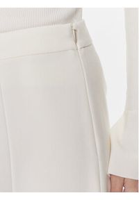 BOSS - Boss Spodnie materiałowe Tiluna 50509166 Écru Regular Fit. Materiał: wiskoza