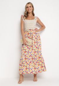 Born2be - Żółto-Czerwona Rozkloszowana Sukienka Maxi z Wiskozy w Kwiatowy Print Jamiliana. Kolor: żółty. Materiał: wiskoza. Długość rękawa: na ramiączkach. Wzór: nadruk, kwiaty. Długość: maxi #1