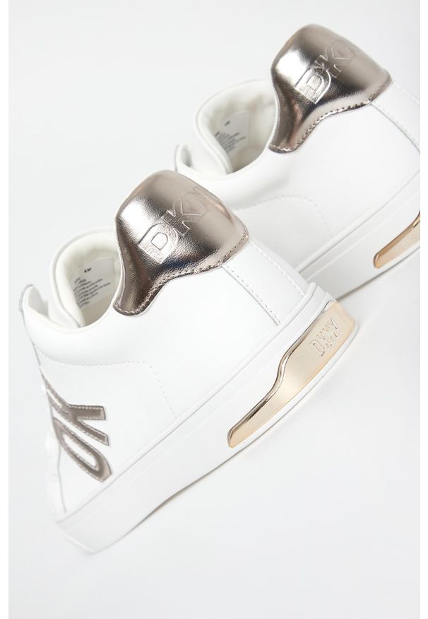 Sneakersy damskie skórzane DKNY. Materiał: skóra
