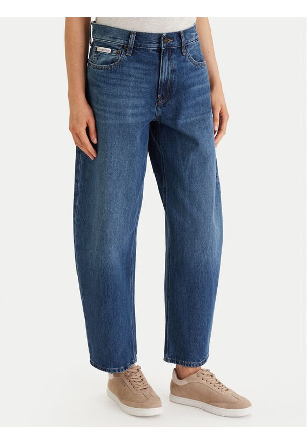 Calvin Klein Jeans Jeansy LV047F685G Niebieski Barrel Fit. Kolor: niebieski