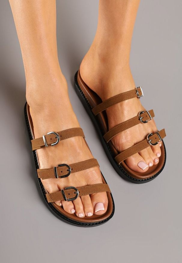 Born2be - Brązowe Klapki z Klamrami i Trzema Paskami Ralfitra. Okazja: na co dzień. Kolor: brązowy. Materiał: jeans. Obcas: na obcasie. Styl: casual, elegancki. Wysokość obcasa: niski