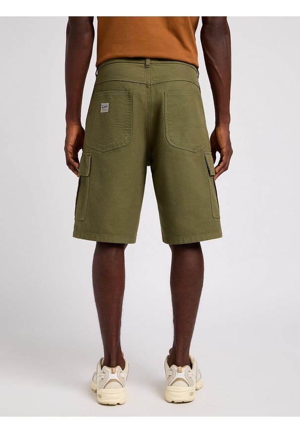 Lee - LEE MĘSKIE SZORTY MATERIAŁOWE LEE CARGO SHORT OLIVE GREEN 112349193. Materiał: materiał