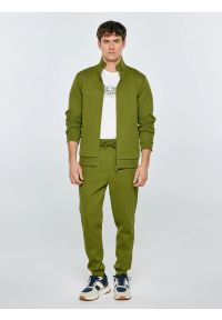 Big-Star - Bluza męska rozpinana ze stójką zielona Wlador 301. Okazja: na co dzień. Typ kołnierza: kołnierzyk stójkowy. Kolor: zielony. Materiał: dzianina, jeans, materiał, dresówka. Wzór: nadruk, ze splotem. Styl: casual, elegancki, sportowy #3