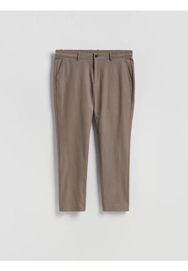 Reserved - Spodnie chino slim fit - brązowy. Kolor: brązowy. Materiał: tkanina, wiskoza