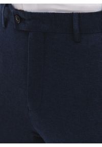 Pako Lorente - PAKO LORENTE - Granatowe spodnie ganiturowe z lnem. Kolor: niebieski. Materiał: len. Wzór: gładki. Sezon: wiosna, lato #2