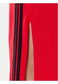 Adidas - adidas Sukienka codzienna Essentials 3-Stripes JE1206 Czerwony Regular Fit. Okazja: na co dzień. Kolor: czerwony. Materiał: bawełna. Typ sukienki: proste. Styl: casual #5