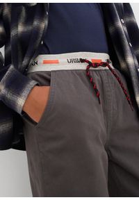 bonprix - Spodnie termiczne, Loose Fit. Kolor: szary. Wzór: napisy #2