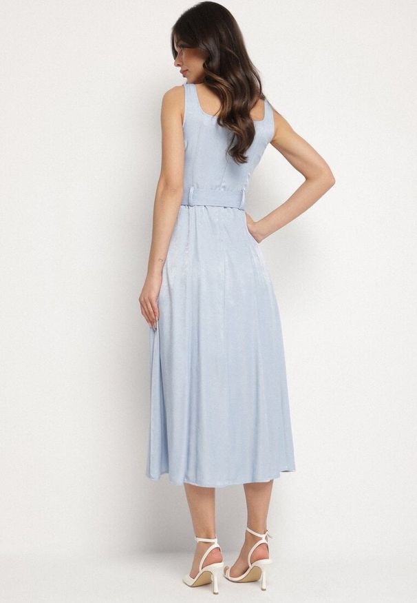 Born2be - Niebieska Sukienka Rozkloszowana na Ramiączkach z Paskiem Nevirana. Kolor: niebieski. Długość rękawa: na ramiączkach. Typ sukienki: w kształcie A. Styl: klasyczny, elegancki