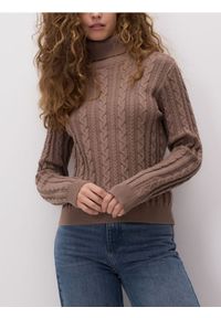 Reserved - Golf z dekoracyjnym splotem - brązowy. Typ kołnierza: golf. Kolor: brązowy. Materiał: dzianina, wiskoza. Wzór: ze splotem #1