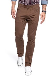 Wrangler - WRANGLER SPODNIE MĘSKIE GREENSBORO BISON W15QT228E 112127074. Materiał: materiał #8