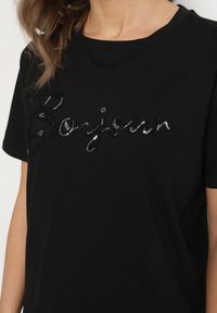 Born2be - Czarny T-shirt z Bawełny o Kroju Oversize z Haftem i Cekinami Uliowena. Okazja: na co dzień, na spacer. Kolor: czarny. Materiał: bawełna. Wzór: haft. Sezon: lato. Styl: casual #5