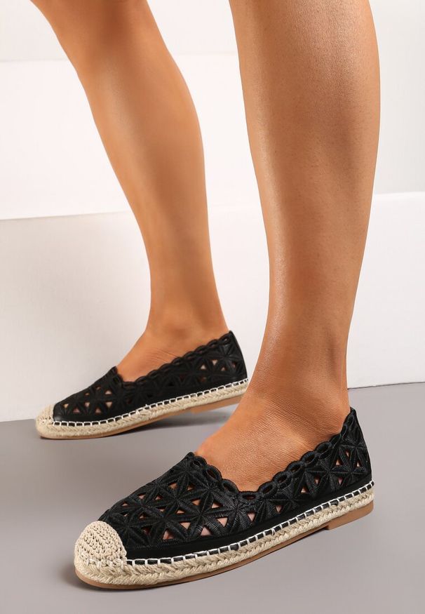 Renee - Czarne Ażurowe Espadryle na Płaskiej Plecionej Podeszwie Kueria. Okazja: na co dzień, na imprezę. Kolor: czarny. Szerokość cholewki: normalna. Wzór: ażurowy. Sezon: lato. Styl: casual, elegancki