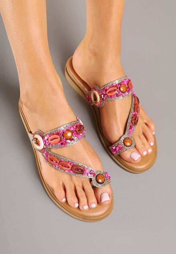 Born2be - Różowe Japonki Ozdobione Cyrkoniami i Muszelkami Reivessa. Okazja: na spacer, na imprezę. Kolor: różowy. Materiał: jedwab. Wzór: aplikacja. Sezon: lato. Obcas: na obcasie. Styl: elegancki. Wysokość obcasa: niski