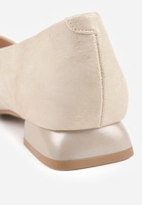 Born2be - Złote Czółenka na Niskim Obcasie z Elegancką Aplikacją i Skórzaną Wkładką Cezaline. Okazja: na co dzień, na spotkanie biznesowe, do pracy. Kolor: złoty. Materiał: skóra. Wzór: aplikacja. Obcas: na obcasie. Styl: elegancki. Wysokość obcasa: niski #3