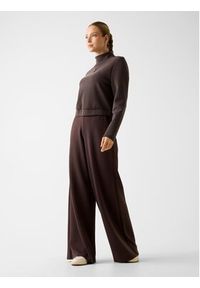 Guess Spodnie materiałowe 166071 Brązowy Slim Fit. Kolor: brązowy. Materiał: materiał #5