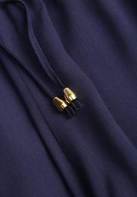 Renee - Granatowe Szorty Hyrlyn. Okazja: do domu. Stan: podwyższony. Kolor: niebieski. Materiał: wiskoza, materiał, tkanina. Styl: wakacyjny #6