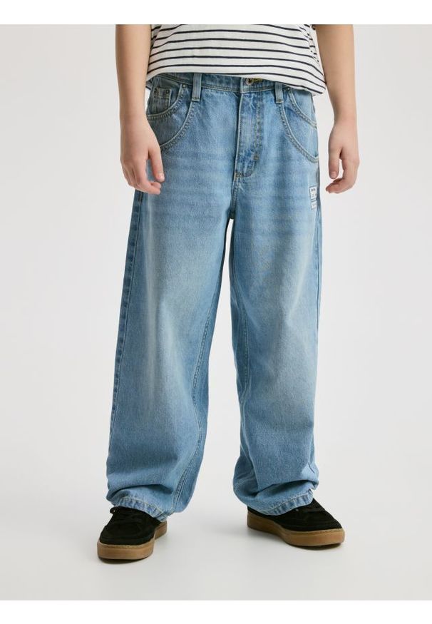 Reserved - Jeansy baggy - niebieski. Kolor: niebieski