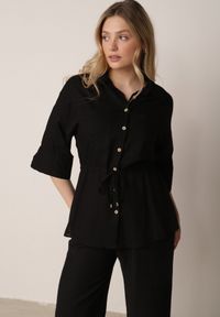 Born2be - Czarna Koszula z Bawełną i Lnem Ozdobiona Wycięciami i Ściągana w Pasie Harwinds. Okazja: do pracy, na co dzień. Kolor: czarny. Materiał: bawełna, len. Wzór: aplikacja. Styl: klasyczny, casual #6