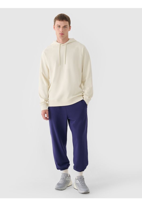 4f - 4F Spodnie dresowe joggery męskie - granatowe L. Kolor: niebieski. Materiał: dresówka. Wzór: gładki, ze splotem