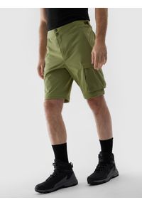 4f - Spodnie trekkingowe 2w1 Ultralight męskie - oliwkowe. Kolor: oliwkowy, brązowy, wielokolorowy. Materiał: materiał, tkanina, włókno. Sport: turystyka piesza, wspinaczka