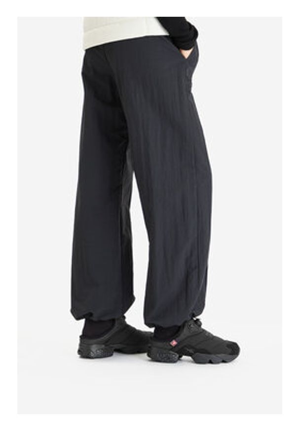 Reebok Klapki EO-INSTAPUMP FURY MULE 100230815 Czarny. Kolor: czarny. Materiał: materiał