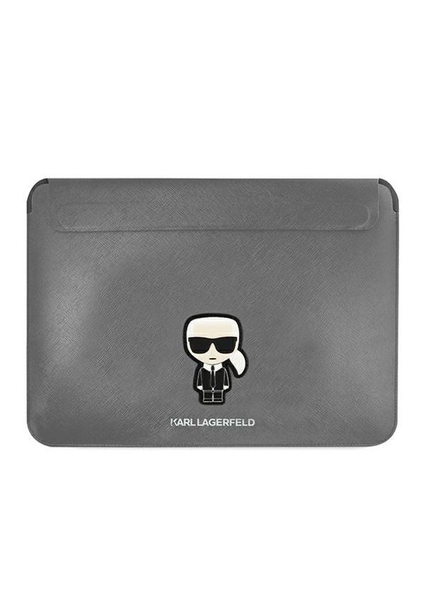 Karl Lagerfeld Saffiano Ikonik Sleeve 13'' / 14'' srebrny. Kolor: srebrny. Materiał: skóra ekologiczna. Wzór: aplikacja