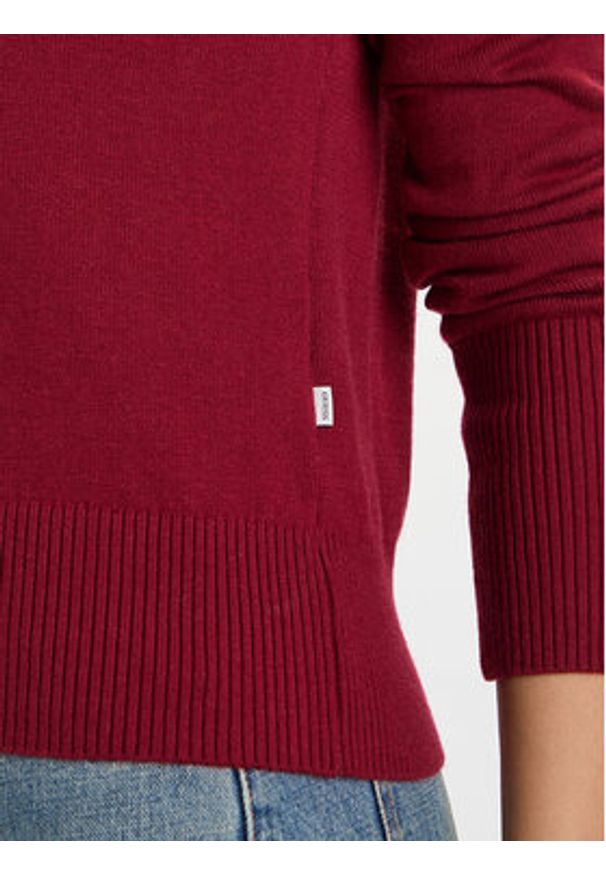 Guess Jeans Golf W4BR15 Z3HO2 Czerwony Regular Fit. Typ kołnierza: golf. Kolor: czerwony. Materiał: syntetyk