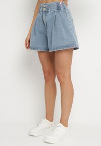 Born2be - Niebieskie Szorty Jeansowe z Szeroką Nogawka i Wysokim Stanem Rinestra. Okazja: na co dzień. Stan: podwyższony. Kolor: niebieski. Materiał: jeans. Styl: casual, elegancki