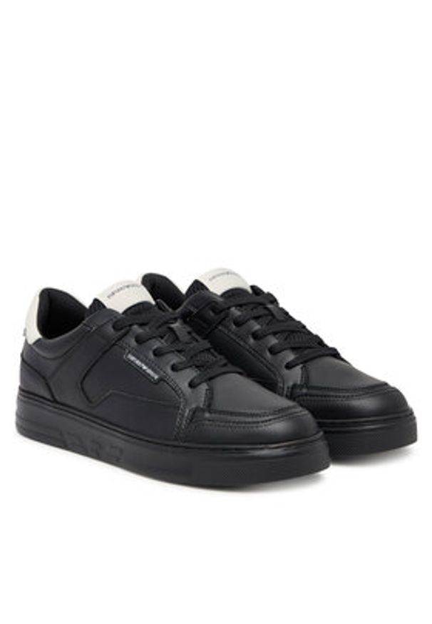 Emporio Armani Sneakersy EM003702 AF19573 MC024 Czarny. Kolor: czarny. Materiał: skóra