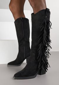 Born2be - Czarne Kozaki Kowbojki na Obcasie z Cholewką Zdobioną Frędzlami Novera. Okazja: na co dzień. Kolor: czarny. Materiał: zamsz, satyna, jeans. Szerokość cholewki: normalna. Wzór: aplikacja. Obcas: na obcasie. Styl: casual, elegancki. Wysokość obcasa: średni