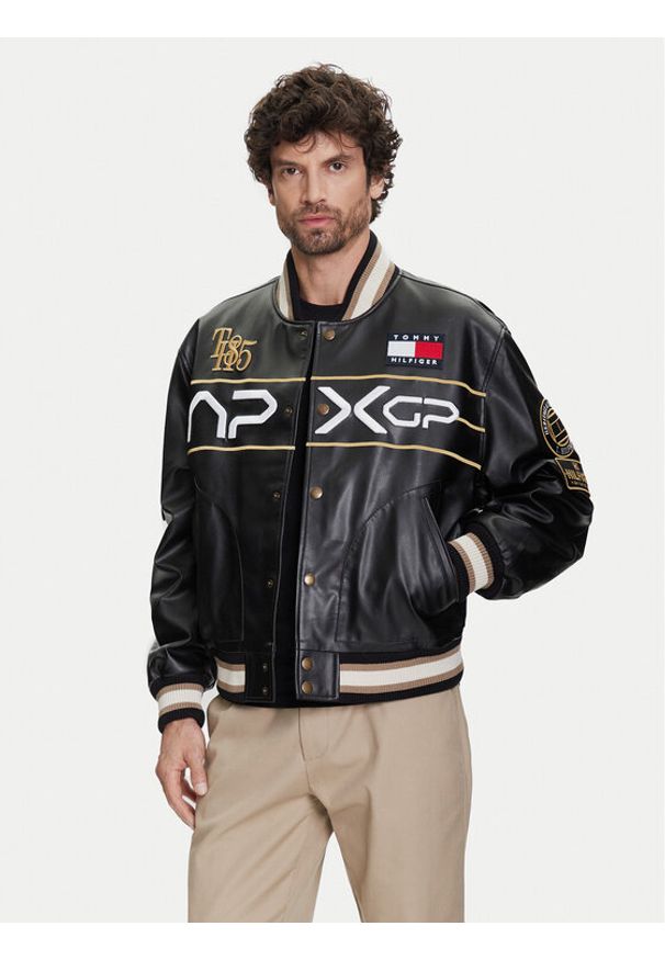 TOMMY HILFIGER - Tommy Hilfiger Kurtka z imitacji skóry F1 Movie Racing Varsity MW0MW41365 Czarny Regular Fit. Kolor: czarny. Materiał: skóra