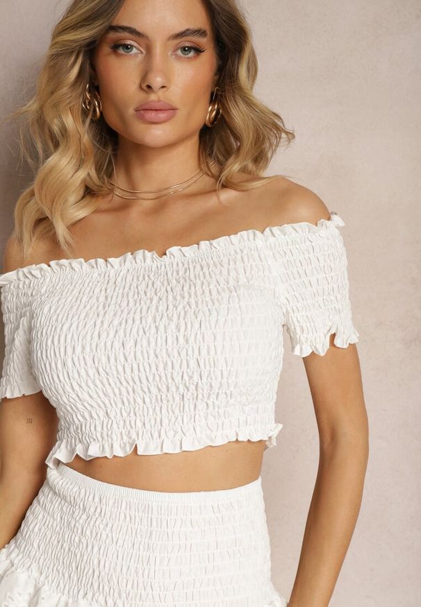 Renee - Biały Ażurowy Komplet z Bawełny Top w Hiszpańskim Stylu Spódnica z Gumką w Talii Vimariah. Kolor: biały. Materiał: bawełna. Wzór: ażurowy