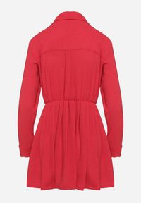 Born2be - Czerwona Asymetryczna Sukienka o Koszulowym Kroju z Gumką w Talii Elodina. Kolor: czerwony. Długość rękawa: długi rękaw. Typ sukienki: koszulowe, asymetryczne. Styl: sportowy, elegancki #2